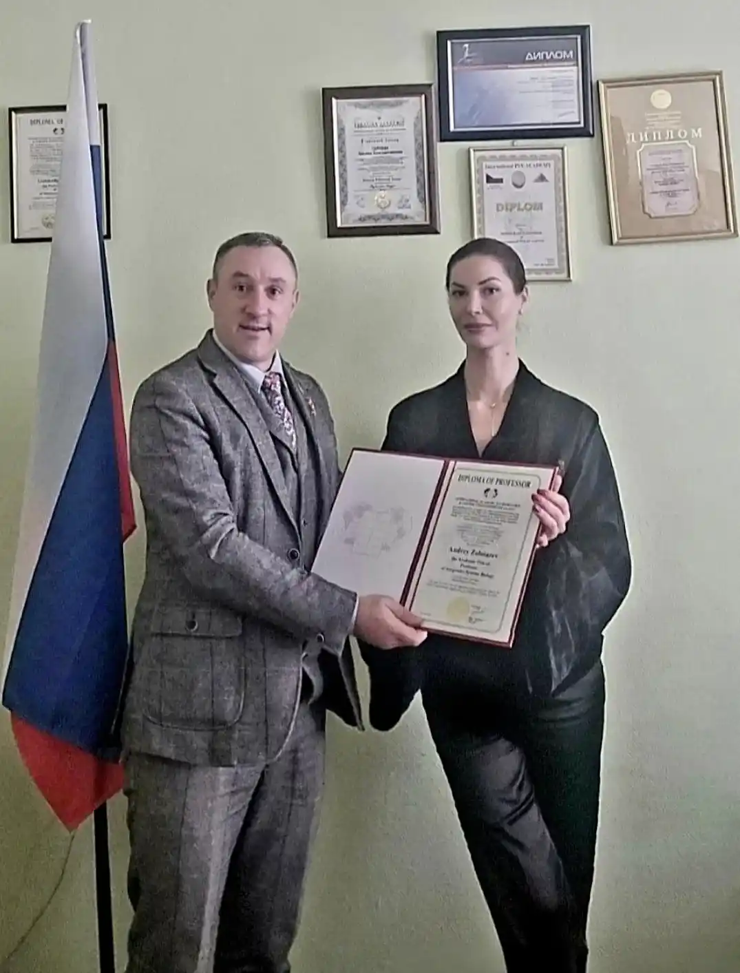 Торжественное ручение дипломов МАААК Андрею Золотареву